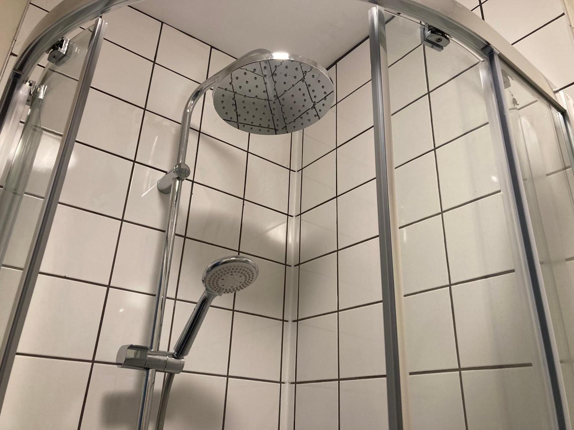 Smart 4K Tvs In All Bedrooms Double Vanity Sink Белфаст Екстер'єр фото
